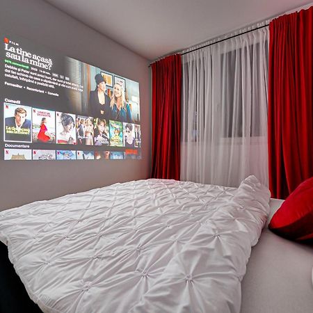 Ari Cinema Apartament With 2M Videoproiector Apartman Arad Kültér fotó