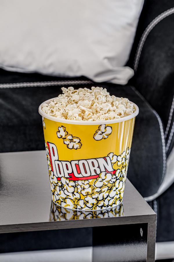 Ari Cinema Apartament With 2M Videoproiector Apartman Arad Kültér fotó