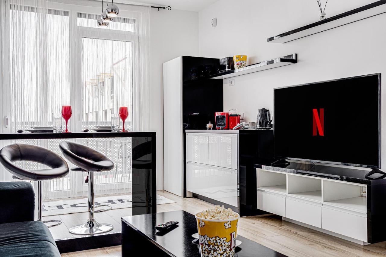 Ari Cinema Apartament With 2M Videoproiector Apartman Arad Kültér fotó
