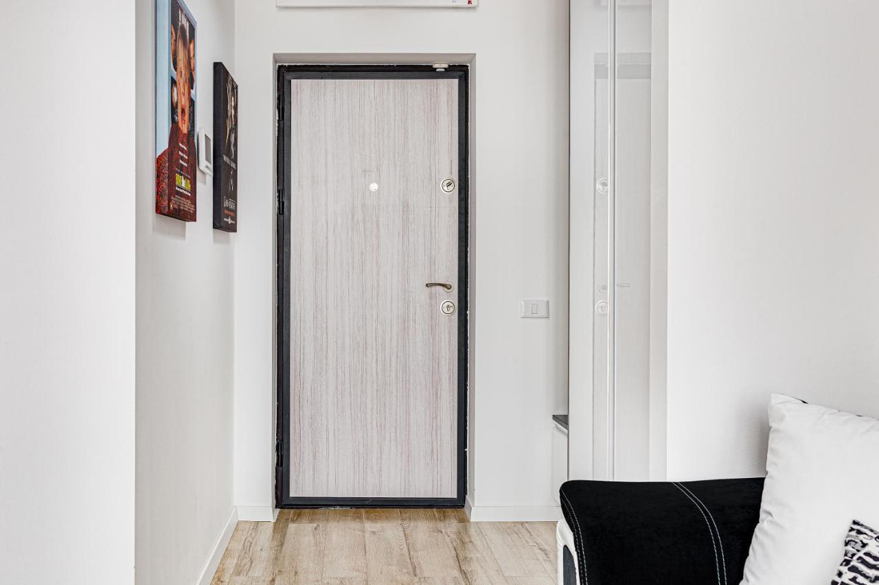 Ari Cinema Apartament With 2M Videoproiector Apartman Arad Kültér fotó