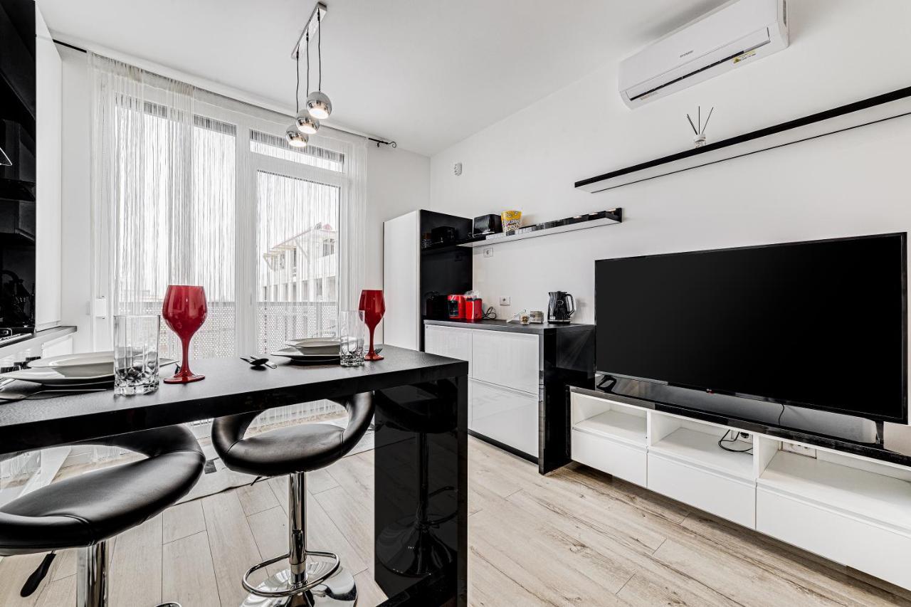 Ari Cinema Apartament With 2M Videoproiector Apartman Arad Kültér fotó